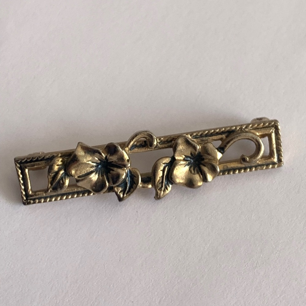 Vintage AVON Tropical Flower Leaf Bar Style Gold Toned Brooch Pin
